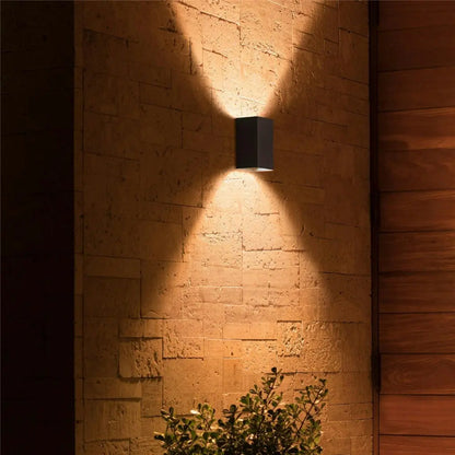 Philips Hue White and Color ambiance Resonate Outdoor Wandleuchte schwarz - Wandbeleuchtung für den Außenbereich - Bluetooth - Schwarz - LED - Metall - Nicht austauschbare(s) Leuchtmittel