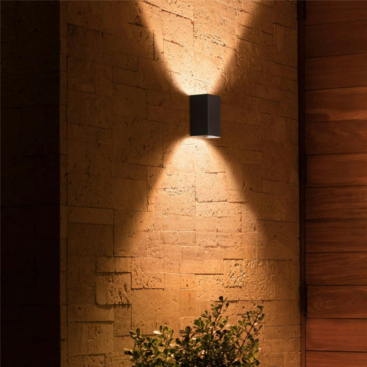 Philips Hue White and Color ambiance Resonate Outdoor Wandleuchte schwarz - Wandbeleuchtung für den Außenbereich - Bluetooth - Schwarz - LED - Metall - Nicht austauschbare(s) Leuchtmittel